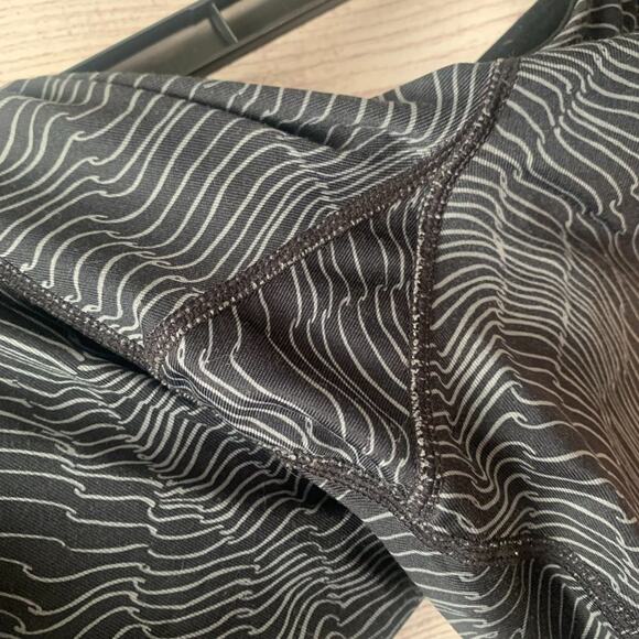 Nike Dri-Fit Capri Yoga Pants Black w/ Light Grey Pattern Back Hip Pocket M - Picture 8 of 11